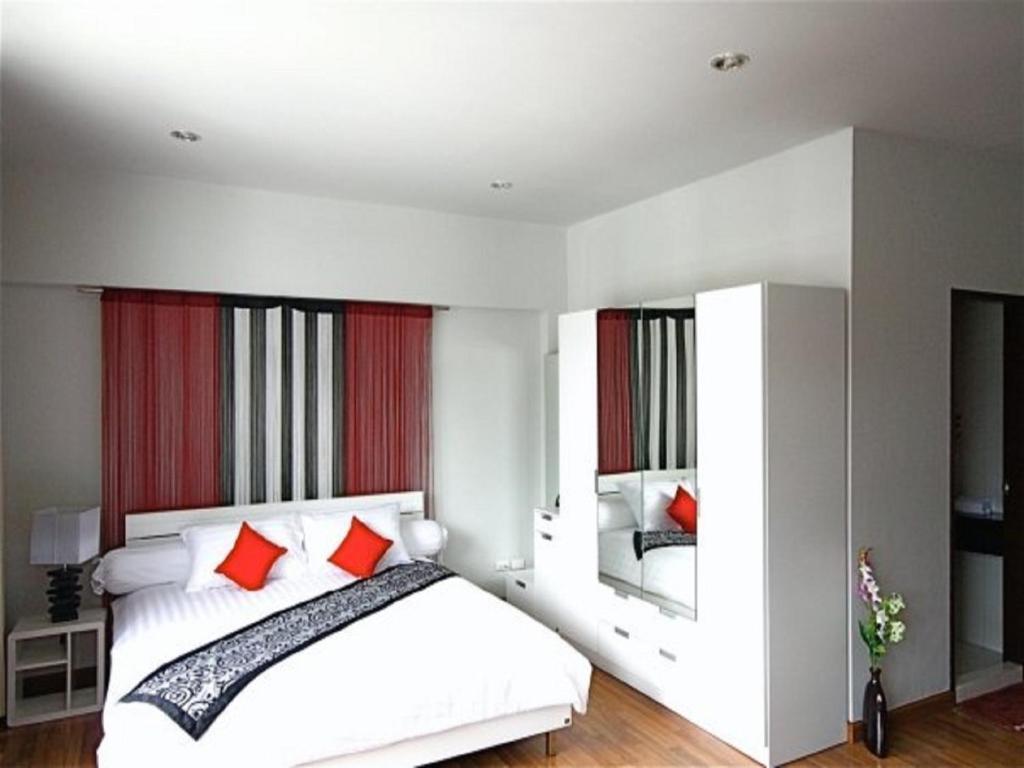 Villareal Heights Phuket Kamer foto